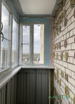 Убрали 100 мм утеплителя. Накрутили 200 мм доборов. Остекление балкона